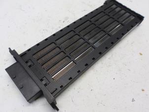 Gebruikte Kachel Verwarmingselement Renault Megane III Coupe (DZ) 1.5 dCi 90 FAP Prijs € 15,75 Margeregeling aangeboden door Reclycar De Boer BV