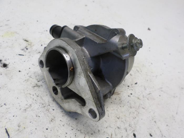 Gebruikte Vacuumpomp (Diesel) Renault Clio III (BR/CR) 1.5 dCi 85 Prijs € 26,25 Margeregeling aangeboden door Reclycar De Boer BV