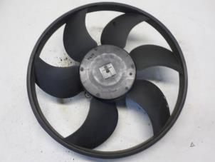 Gebruikte Koelvin Motor Renault Grand Scénic II (JM) 2.0 16V Prijs € 26,25 Margeregeling aangeboden door Reclycar De Boer BV