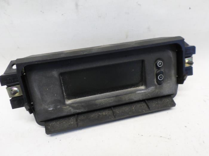 Gebruikte Display Interieur Opel Vivaro 1.9 DI Prijs € 26,25 Margeregeling aangeboden door Reclycar De Boer BV