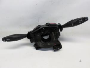 Gebruikte Licht + Raw Schakelaar Ford Fiesta 5 (JD/JH) 1.6 16V Prijs € 36,75 Margeregeling aangeboden door Reclycar De Boer BV