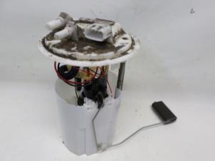 Gebruikte Tank element Pomp Renault Megane III Grandtour (KZ) 1.5 dCi 110 Prijs € 42,00 Margeregeling aangeboden door Reclycar De Boer BV