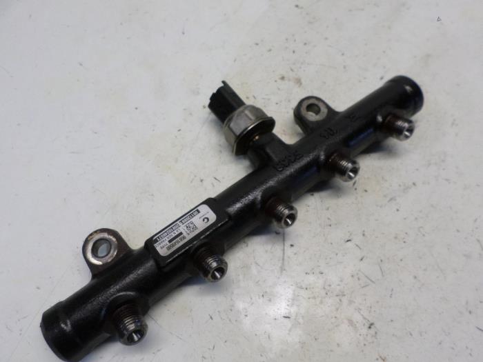 Gebruikte Brandstofverdeler Citroen C4 Picasso (UD/UE/UF) 2.0 HDiF 16V 135 Prijs € 105,00 Margeregeling aangeboden door Reclycar De Boer BV