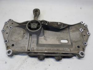 Gebruikte Subframe Volkswagen Caddy III (2KA,2KH,2CA,2CH) 2.0 SDI Prijs € 26,25 Margeregeling aangeboden door Reclycar De Boer BV