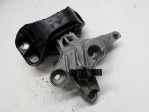 Gebruikte Motorsteun Renault Captur (2R) 1.5 Energy dCi 90 FAP Prijs € 26,25 Margeregeling aangeboden door Reclycar De Boer BV