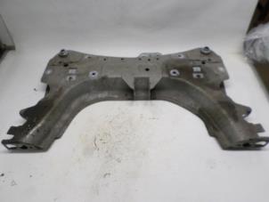 Gebruikte Subframe Renault Clio IV (5R) 0.9 Energy TCE 90 12V Prijs € 52,50 Margeregeling aangeboden door Reclycar De Boer BV