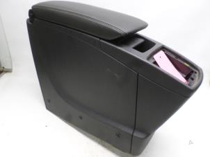 Gebruikte Armleuning Renault Grand Scénic III (JZ) 2.0 dCi 16V 150 FAP Autom. Prijs € 105,00 Margeregeling aangeboden door Reclycar De Boer BV