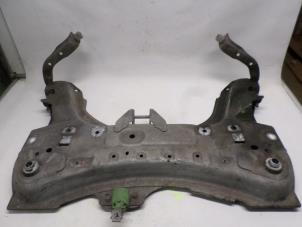 Gebruikte Subframe Renault Clio IV Estate/Grandtour (7R) 1.5 Energy dCi 90 FAP Prijs € 52,50 Margeregeling aangeboden door Reclycar De Boer BV