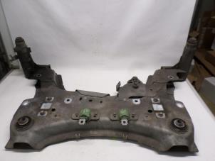 Gebruikte Subframe Renault Grand Scénic III (JZ) 2.0 dCi 16V 150 FAP Autom. Prijs € 52,50 Margeregeling aangeboden door Reclycar De Boer BV