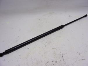 Gebruikte Gasveer links-achter Renault Grand Scénic III (JZ) 2.0 16V CVT Prijs € 10,50 Margeregeling aangeboden door Reclycar De Boer BV