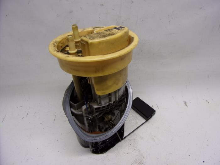 Gebruikte Tank element Pomp Volkswagen Polo IV (9N1/2/3) 1.4 TDI 80 Prijs € 26,25 Margeregeling aangeboden door Reclycar De Boer BV