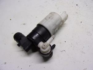 Gebruikte Ruitensproeierpomp voor Renault Grand Scénic II (JM) 1.9 dCi 130 Prijs € 15,75 Margeregeling aangeboden door Reclycar De Boer BV