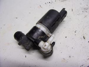 Gebruikte Ruitensproeierpomp voor Renault Grand Scénic III (JZ) 1.5 dCi 110 Prijs € 15,75 Margeregeling aangeboden door Reclycar De Boer BV