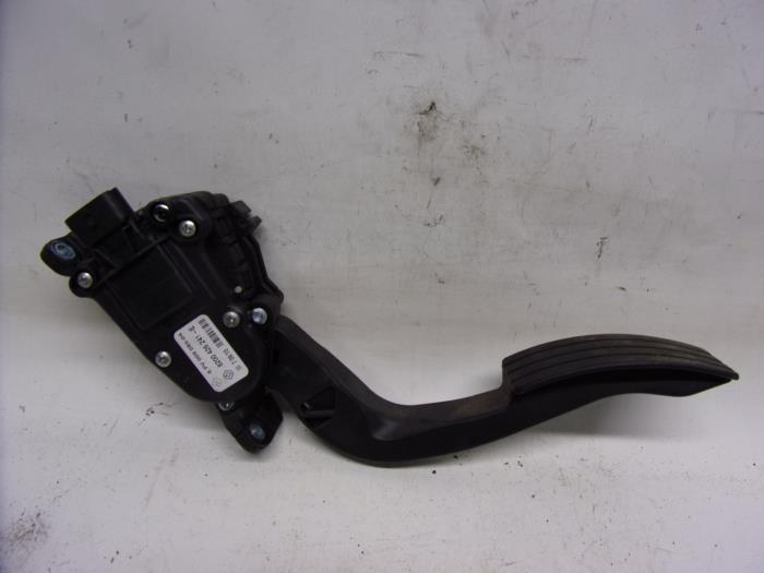 Gebruikte Sensor Gaspedaalpositie Renault Twingo II (CN) 1.2 Prijs € 26,25 Margeregeling aangeboden door Reclycar De Boer BV