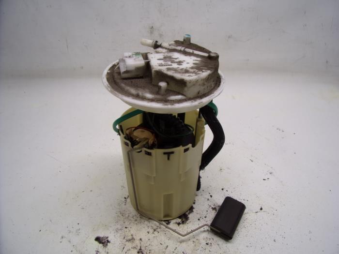Gebruikte Tank element Pomp Alfa Romeo 147 (937) 1.6 HP Twin Spark 16V Prijs € 26,25 Margeregeling aangeboden door Reclycar De Boer BV