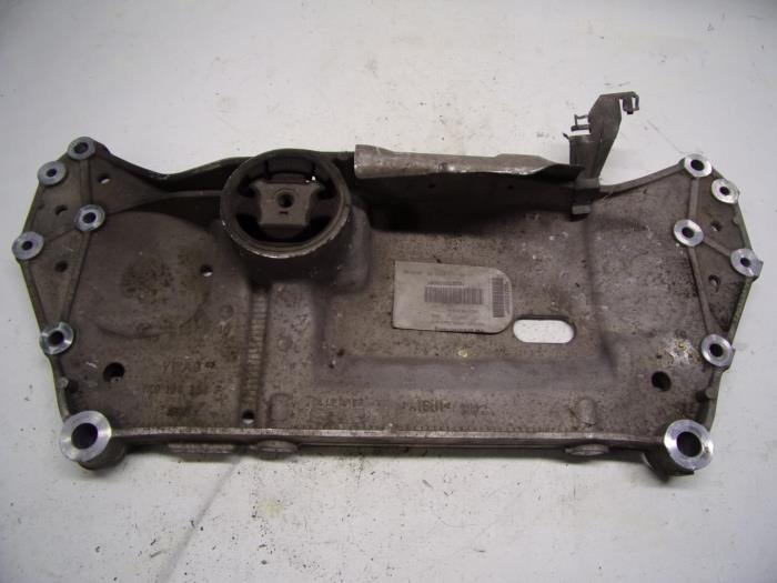 Gebruikte Subframe Volkswagen Touran (1T1/T2) 1.9 TDI 100 Prijs € 26,25 Margeregeling aangeboden door Reclycar De Boer BV