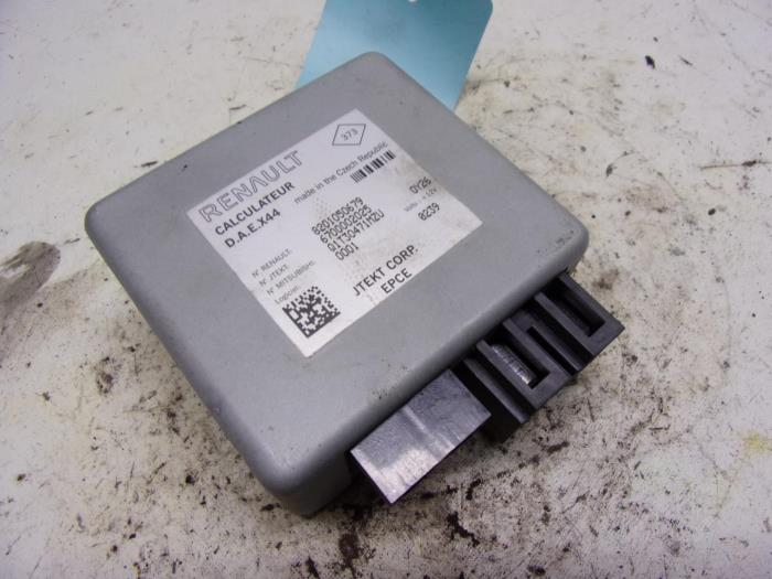Gebruikte Stuurbekrachtiging Computer Renault Twingo II (CN) 1.5 dCi 90 FAP Prijs € 73,50 Margeregeling aangeboden door Reclycar De Boer BV