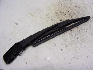 Gebruikte Ruitenwisserarm achter Suzuki Swift (ZA/ZC/ZD1/2/3/9) 1.5 VVT 16V Prijs € 15,75 Margeregeling aangeboden door Reclycar De Boer BV