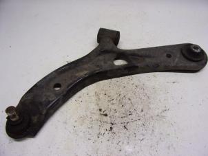 Gebruikte Draagarm onder links-voor Suzuki Swift (ZA/ZC/ZD1/2/3/9) 1.5 VVT 16V Prijs € 36,75 Margeregeling aangeboden door Reclycar De Boer BV