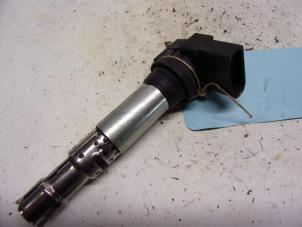 Gebruikte Bobine Volkswagen Polo IV (9N1/2/3) 1.2 12V Prijs € 21,00 Margeregeling aangeboden door Reclycar De Boer BV