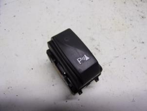 Gebruikte PDC Schakelaar Renault Twingo III (AH) 1.0 SCe 70 12V Prijs € 10,50 Margeregeling aangeboden door Reclycar De Boer BV