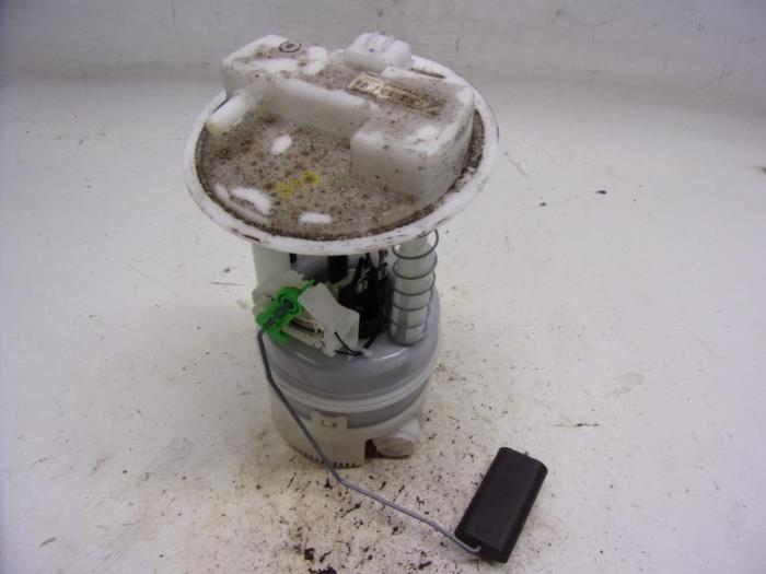 Gebruikte Tank element Pomp Renault Twingo II (CN) 1.2 16V LEV Prijs € 42,00 Margeregeling aangeboden door Reclycar De Boer BV