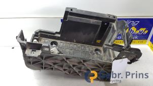 Gebruikte Accubak Renault Laguna III Estate (KT) Prijs € 15,00 Margeregeling aangeboden door Autorec. Gebr. Prins b.v.