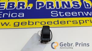 Gebruikte Elektrisch Raam Schakelaar Toyota Corolla (E12) 1.6 16V VVT-i Prijs € 10,00 Margeregeling aangeboden door Autorec. Gebr. Prins b.v.