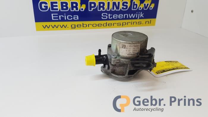 Gebruikte Vacuumpomp (Diesel) Renault Clio IV (5R) 1.5 Energy dCi 90 FAP Prijs € 50,00 Margeregeling aangeboden door Autorec. Gebr. Prins b.v.