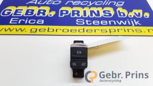 Gebruikte Schakelaar handrem Renault Scénic IV (RFAJ) 1.5 Energy dCi 110 Prijs € 25,00 Margeregeling aangeboden door Autorec. Gebr. Prins b.v.