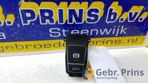 Gebruikte Handrem schakelaar BMW 5 serie Touring (F11) 520d 16V Prijs € 25,00 Margeregeling aangeboden door Autorec. Gebr. Prins b.v.