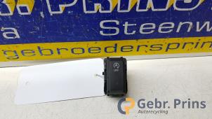 Gebruikte Start/Stop schakelaar Smart Forfour (453) 1.0 12V Prijs € 10,00 Margeregeling aangeboden door Autorec. Gebr. Prins b.v.