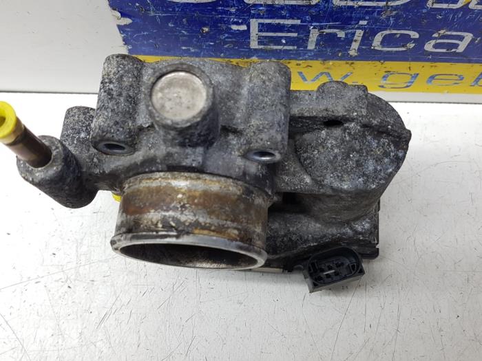 Gasklephuis van een Opel Corsa D 1.0 2009