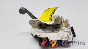 Gebruikte Deurslot Mechaniek 4Deurs links-voor Dodge Nitro 3.7 STX V6 4x4 Autom. Prijs € 35,00 Margeregeling aangeboden door Autorec. Gebr. Prins b.v.