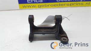 Gebruikte Dynamosteun onder Hyundai i10 (F5) 1.1i 12V Prijs € 10,00 Margeregeling aangeboden door Autorec. Gebr. Prins b.v.