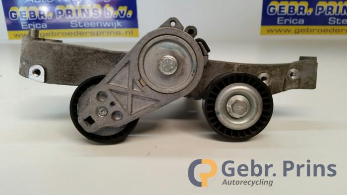 Dynamosteun onder van een Fiat Punto III (199) 0.9 TwinAir Turbo 100 2015