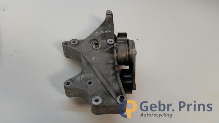Dynamosteun onder van een Fiat Punto III (199) 0.9 TwinAir Turbo 100 2015