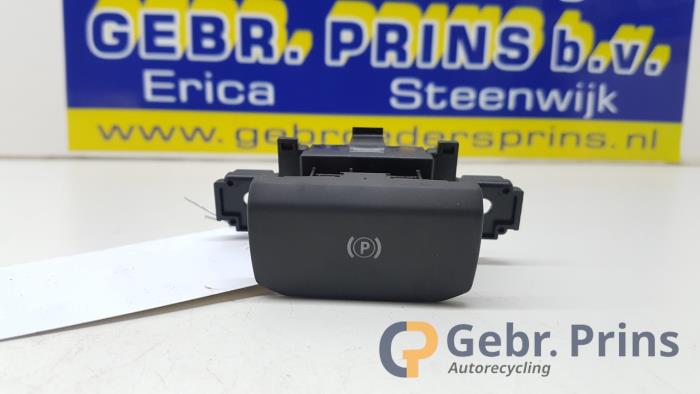 Gebruikte Handrem schakelaar Peugeot 508 (8D) 2.0 BlueHDi 180 16V Prijs € 25,00 Margeregeling aangeboden door Autorec. Gebr. Prins b.v.