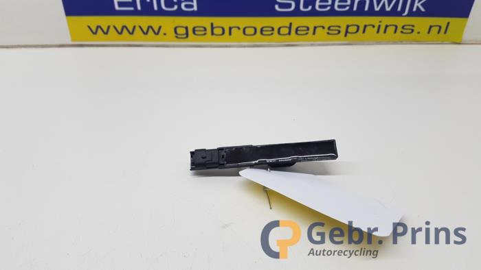 Gebruikte Antenne Peugeot 508 (8D) 2.0 BlueHDi 180 16V Prijs € 20,00 Margeregeling aangeboden door Autorec. Gebr. Prins b.v.