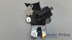 Gebruikte Achterklep Slotmechaniek Volkswagen Passat CC (357) Prijs € 20,00 Margeregeling aangeboden door Autorec. Gebr. Prins b.v.