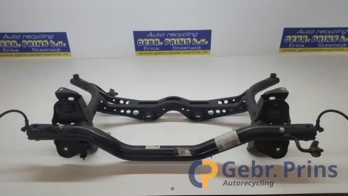 Gebruikte Subframe Volkswagen Touran (5T1) 2.0 TDI 150 Prijs € 100,00 Margeregeling aangeboden door Autorec. Gebr. Prins b.v.