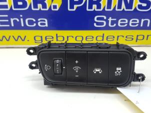 Gebruikte Schakelaar ESP Kia Niro I (DE) 1.6 GDI Hybrid Prijs € 30,00 Margeregeling aangeboden door Autorec. Gebr. Prins b.v.