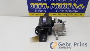 Gebruikte Versnellingsbak Steun Kia Niro I (DE) 1.6 GDI Hybrid Prijs € 40,00 Margeregeling aangeboden door Autorec. Gebr. Prins b.v.