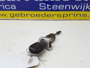 Gebruikte Cilinderslot Portier rechts Volkswagen Lupo Prijs € 10,00 Margeregeling aangeboden door Autorec. Gebr. Prins b.v.