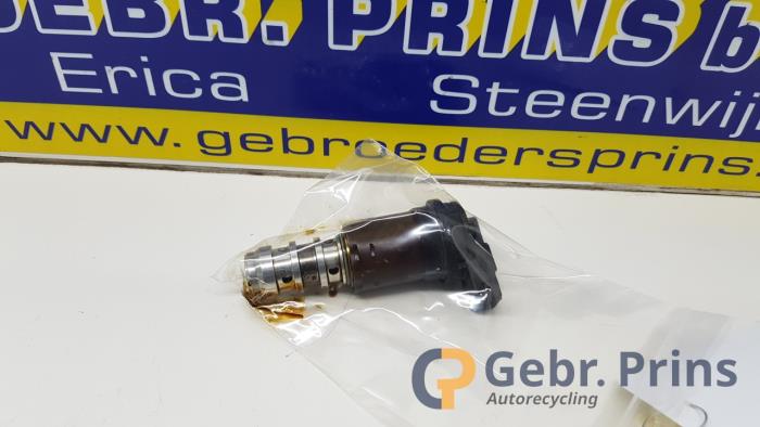 Gebruikte Nokkenas Sensor BMW 6 serie (E64) 645 Ci 4.4 V8 32V Prijs € 20,00 Margeregeling aangeboden door Autorec. Gebr. Prins b.v.