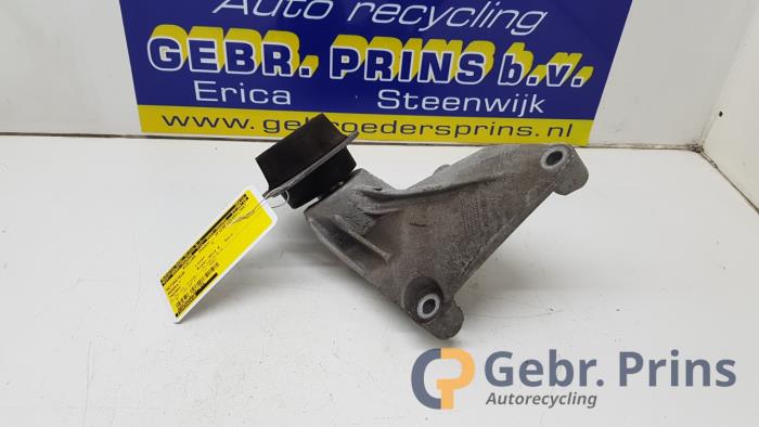 Gebruikte Motorrubber Renault Twingo II (CN) 1.2 16V Prijs € 20,00 Margeregeling aangeboden door Autorec. Gebr. Prins b.v.