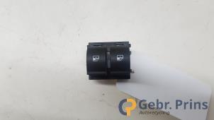 Gebruikte Ruit schakelaar elektrisch Fiat Punto Prijs € 20,00 Margeregeling aangeboden door Autorec. Gebr. Prins b.v.