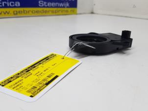 Gebruikte Stuurhoek sensor Renault Clio IV Estate/Grandtour (7R) 1.5 Energy dCi 90 FAP Prijs € 20,00 Margeregeling aangeboden door Autorec. Gebr. Prins b.v.