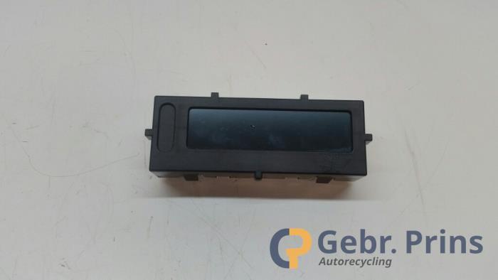 Gebruikte Display Interieur Renault Trafic Prijs € 25,00 Margeregeling aangeboden door Autorec. Gebr. Prins b.v.