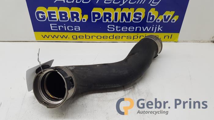 Gebruikte Intercooler Slang Mercedes E (W212) E-200 2.0 Turbo 16V Prijs € 20,00 Margeregeling aangeboden door Autorec. Gebr. Prins b.v.